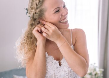Lächelnde_Braut_vor_der_Hochzeit